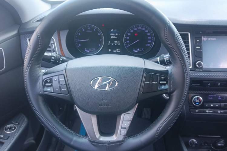 Used Hyundai Mistra 2014 1.8L Automatic Deluxe DLX Model Steering Wheel