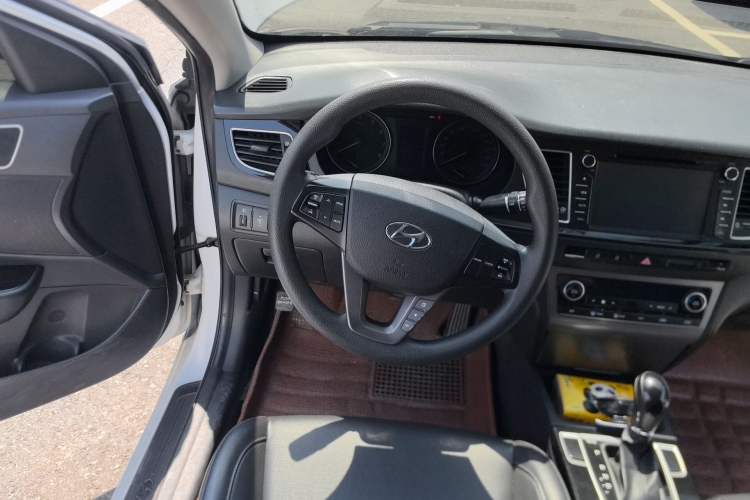 Used Hyundai Mistra 2014 1.8L Automatic Smart GLS Steering Wheel
