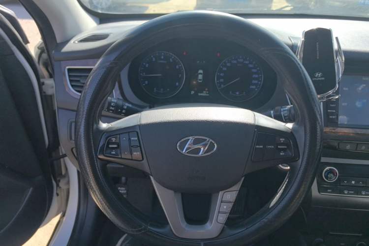 Used Hyundai Mistra 2014 1.8L Automatic Deluxe DLX Model Steering Wheel