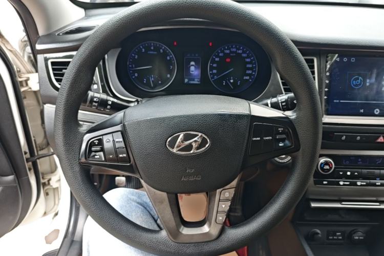 Used Hyundai Mistra 2014 1.8L Automatic Smart GLS Steering Wheel