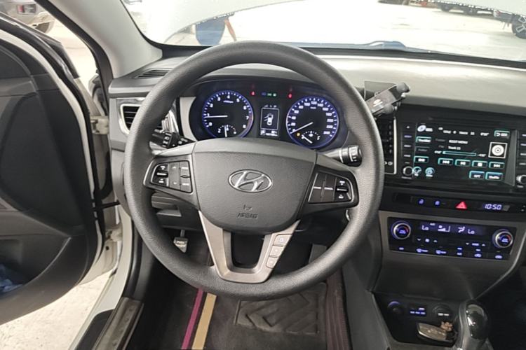 Used Hyundai Mistra 2014 1.8L Automatic Smart GLS Steering Wheel