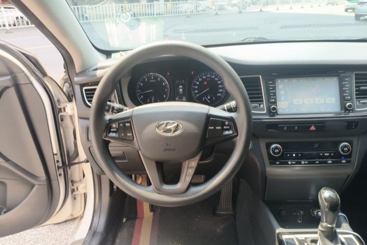 Used Hyundai Mistra 2014 1.8L Automatic Smart GLS Steering Wheel
