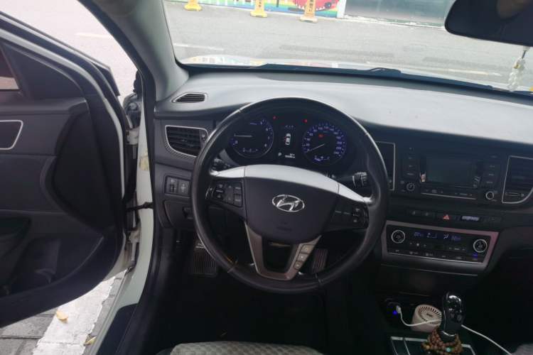 Used Hyundai Mistra 2014 1.8L Automatic Deluxe DLX Model Steering Wheel