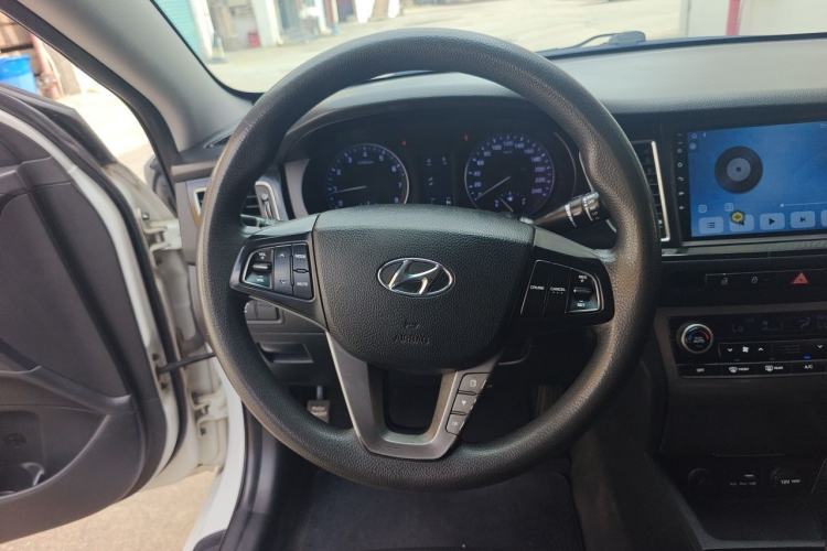 Used Hyundai Mistra 2014 1.8L Automatic Smart GLS Steering Wheel