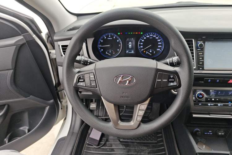Used Hyundai Mistra 2014 1.8L Automatic Smart GLS Steering Wheel