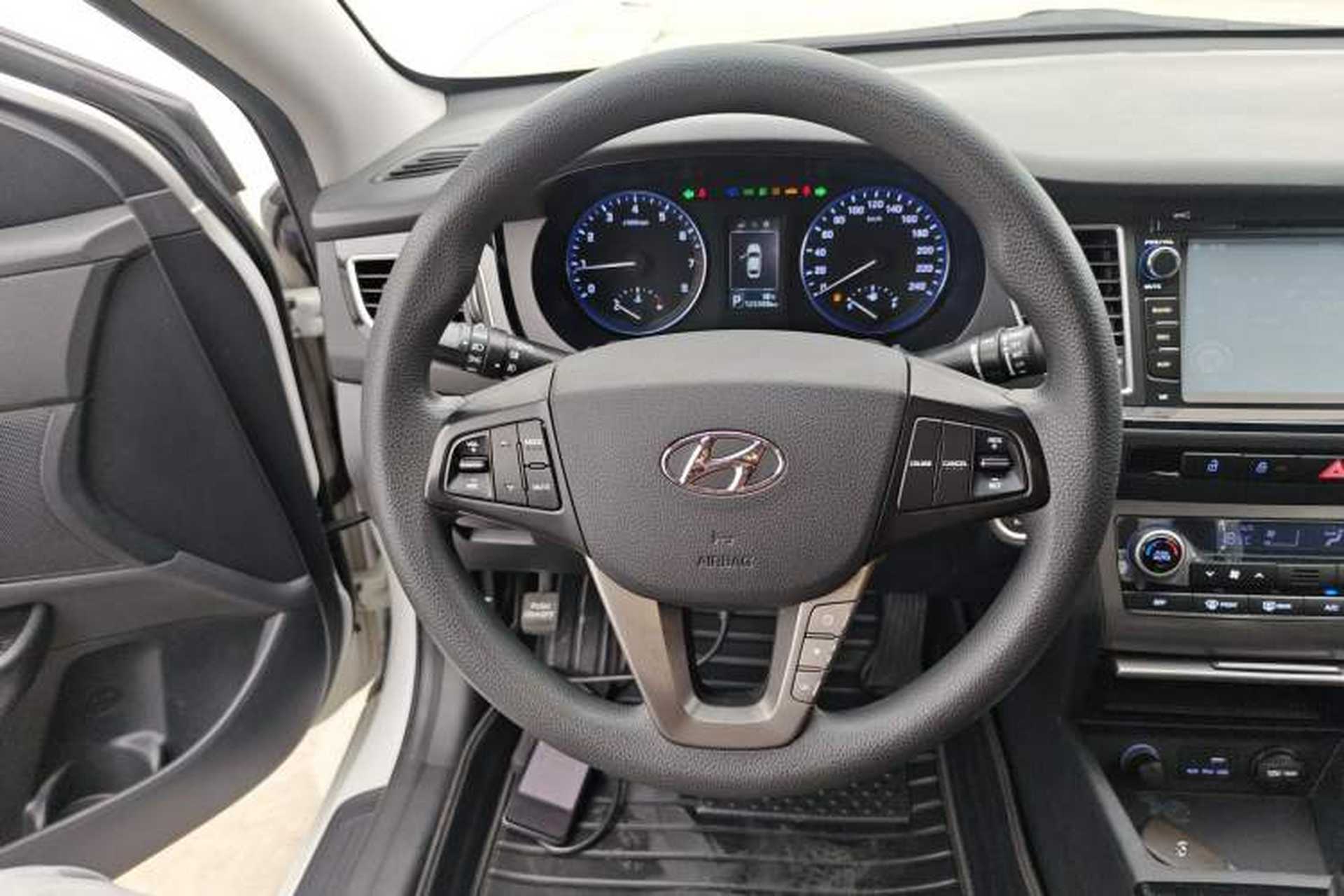 Used Hyundai Mistra 2014 1.8L Automatic Smart GLS Steering Wheel