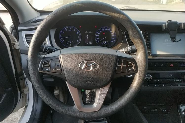 Used Hyundai Mistra 2014 1.8L Automatic Smart GLS Steering Wheel