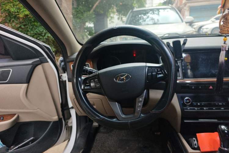 Used Hyundai Mistra 2014 1.8L Automatic Deluxe DLX Model Steering Wheel