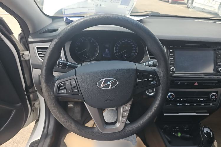 Used Hyundai Mistra 2014 1.8L Automatic Smart GLS Steering Wheel