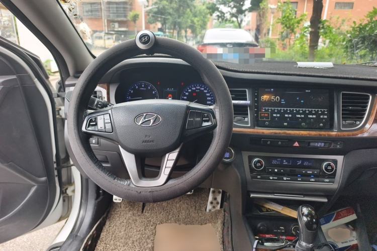 Used Hyundai Mistra 2014 1.8L Automatic Deluxe DLX Model Steering Wheel