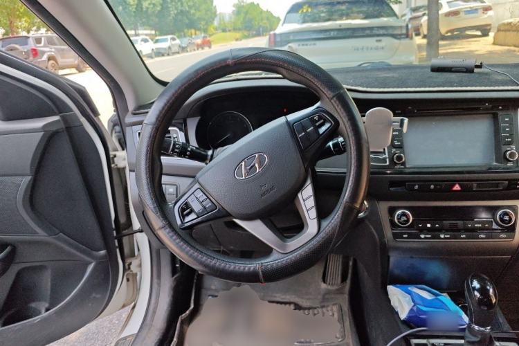 Used Hyundai Mistra 2014 1.8L Automatic Smart GLS Steering Wheel