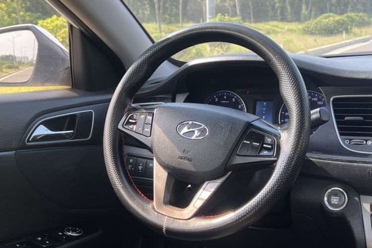 Used Hyundai Mistra 2014 1.8L Automatic Smart GLS Steering Wheel