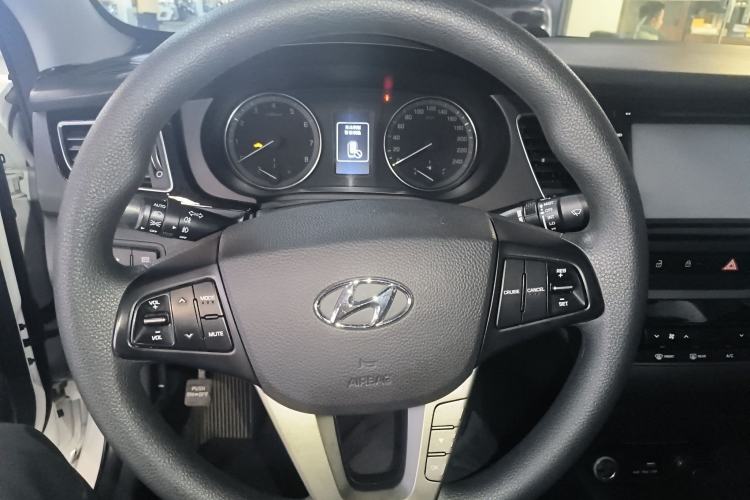 Used Hyundai Mistra 2014 1.8L Automatic Smart GLS Steering Wheel