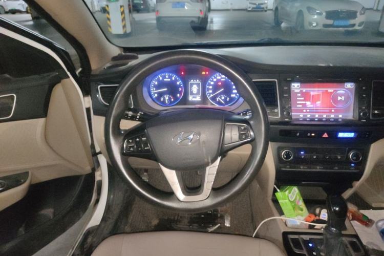 Used Hyundai Mistra 2014 1.8L Automatic Comfort Model GL Steering Wheel