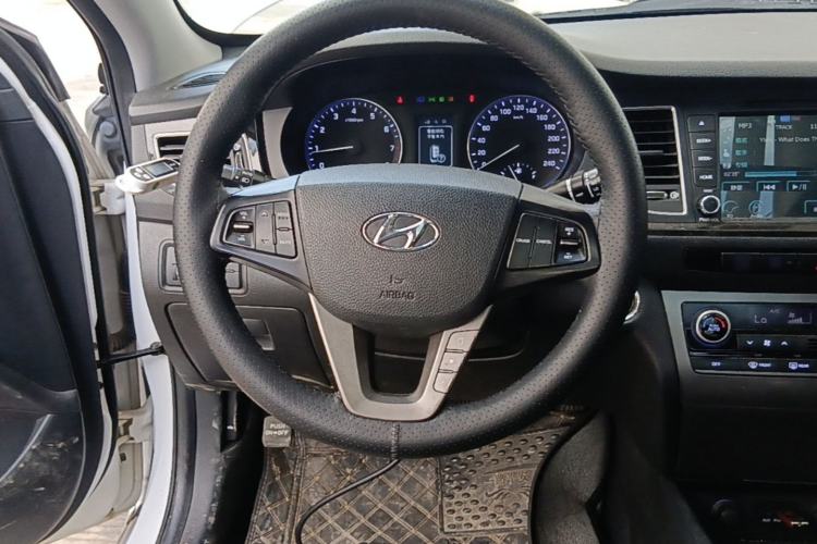 Used Hyundai Mistra 2014 1.8L Automatic Smart GLS Steering Wheel