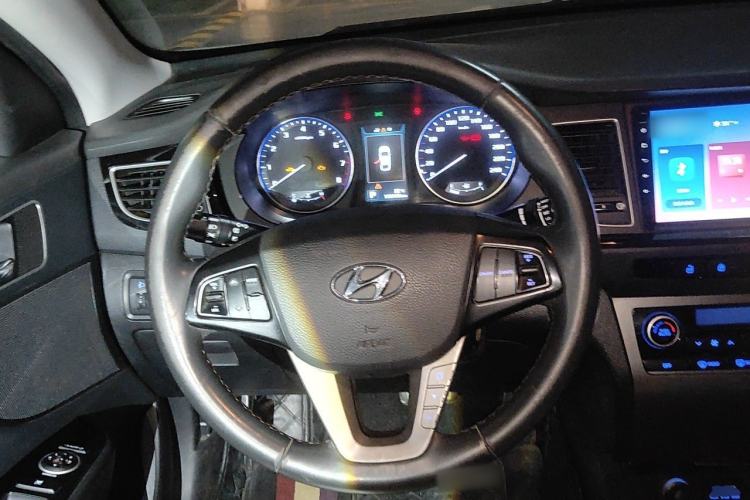 Used Hyundai Mistra 2014 1.8L Automatic Deluxe DLX Model Steering Wheel