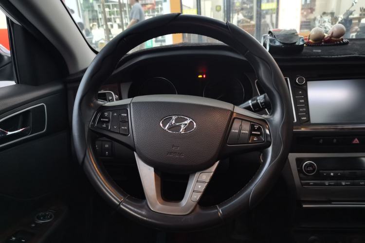 Used Hyundai Mistra 2014 1.8L Automatic Deluxe DLX Model Steering Wheel