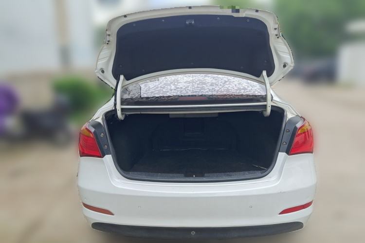 Used Hyundai Mistra 2014 1.8L Automatic Smart GLS Trunk