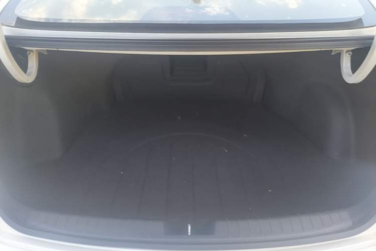 Used Hyundai Mistra 2014 1.8L Automatic Deluxe DLX Model Trunk
