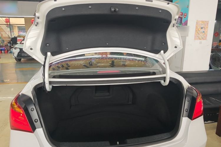 Used Hyundai Mistra 2014 1.8L Automatic Smart GLS Trunk