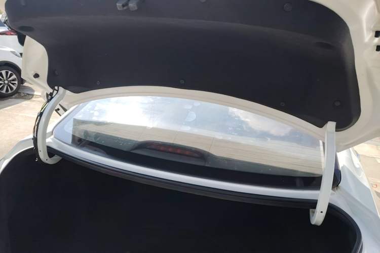Used Hyundai Mistra 2014 1.8L Automatic Smart GLS Trunk