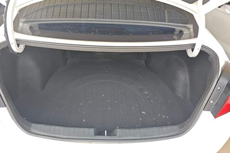Used Hyundai Mistra 2014 1.8L Automatic Deluxe DLX Model Trunk