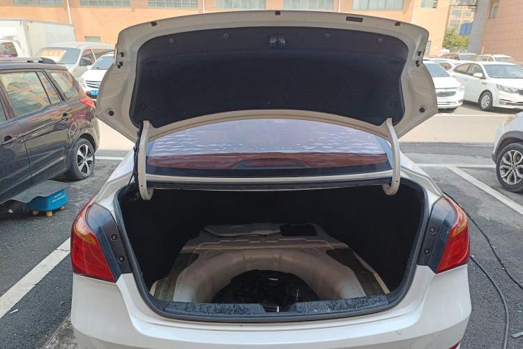 Used Hyundai Mistra 2014 1.8L Automatic Smart GLS Trunk