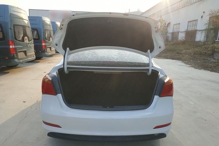 Used Hyundai Mistra 2014 1.8L Manual Comfort GL Model Trunk