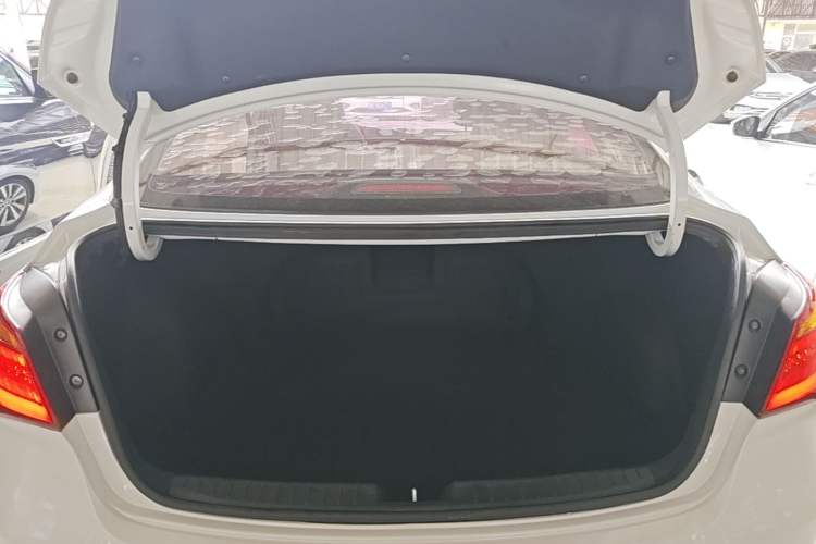 Used Hyundai Mistra 2014 1.8L Automatic Deluxe DLX Model Trunk