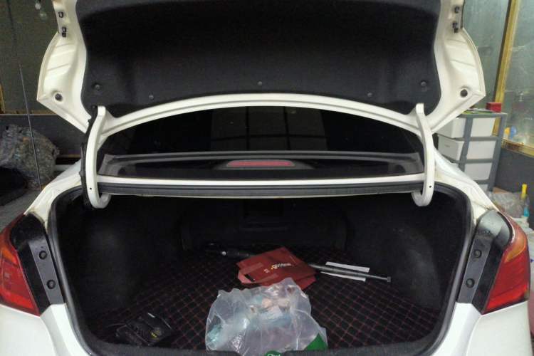 Used Hyundai Mistra 2014 1.8L Automatic Smart GLS Trunk
