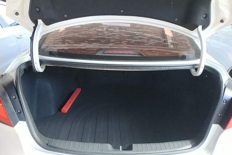 Used Hyundai Mistra 2014 1.8L Automatic Smart GLS Trunk