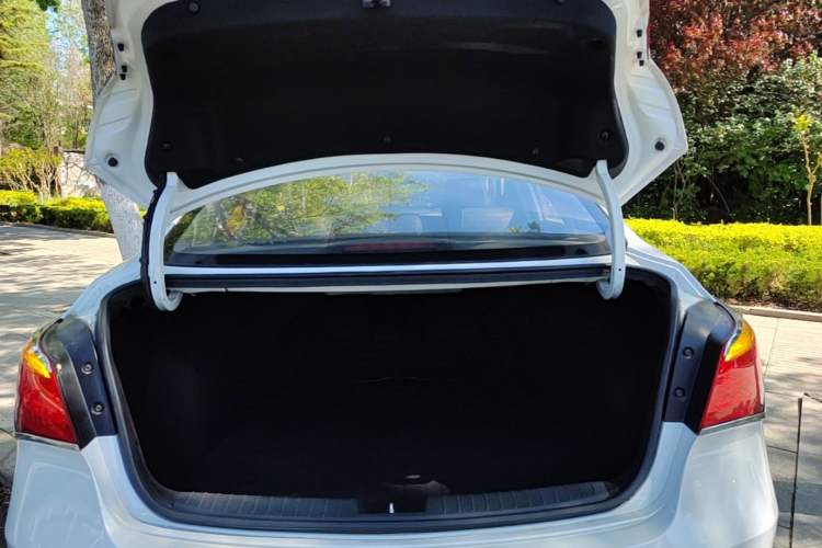 Used Hyundai Mistra 2014 1.8L Automatic Smart GLS Trunk