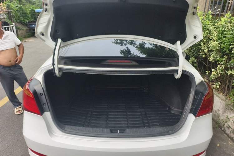 Used Hyundai Mistra 2014 1.8L Automatic Smart GLS Trunk