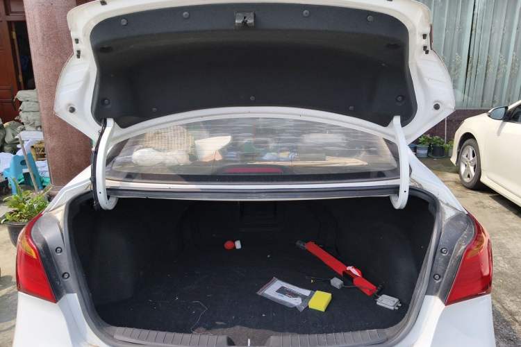 Used Hyundai Mistra 2014 1.8L Automatic Smart GLS Trunk