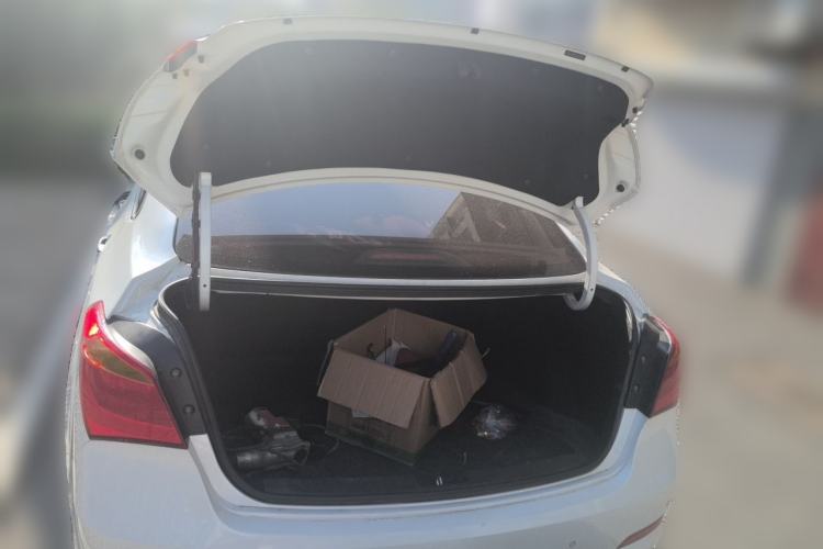 Used Hyundai Mistra 2014 1.8L Automatic Smart GLS Trunk