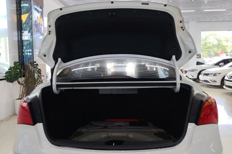 Used Hyundai Mistra 2014 1.8L Automatic Smart GLS Trunk