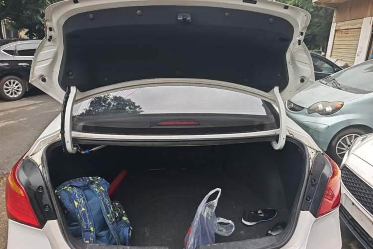 Used Hyundai Mistra 2014 1.8L Automatic Smart GLS Trunk