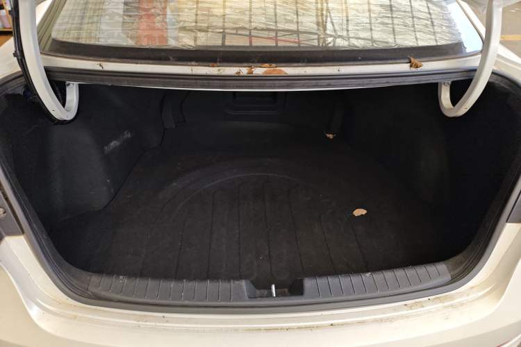 Used Hyundai Mistra 2014 1.8L Automatic Smart GLS Trunk
