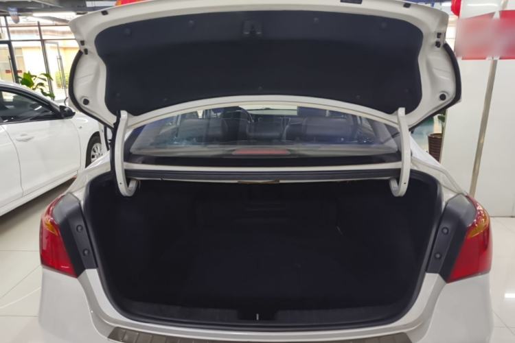 Used Hyundai Mistra 2014 1.8L Automatic Smart GLS Trunk