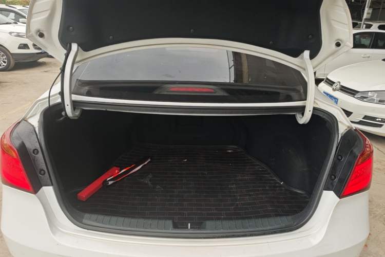 Used Hyundai Mistra 2014 1.8L Automatic Deluxe DLX Model Trunk