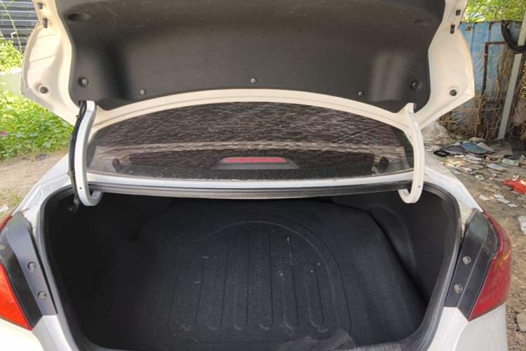 Used Hyundai Mistra 2014 1.8L Automatic Smart GLS Trunk