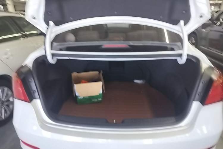 Used Hyundai Mistra 2014 1.8L Automatic Deluxe DLX Model Trunk