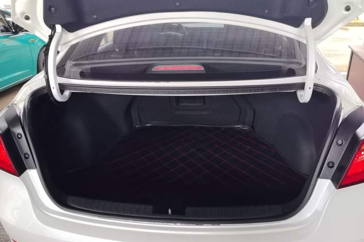 Used Hyundai Mistra 2014 1.8L Automatic Smart GLS Trunk