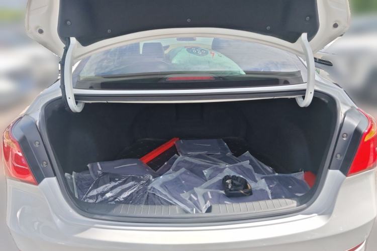 Used Hyundai Mistra 2014 1.8L Automatic Smart GLS Trunk
