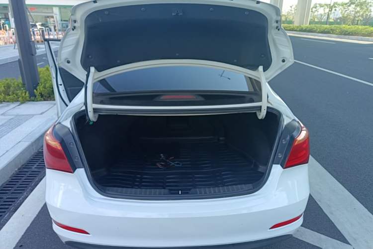 Used Hyundai Mistra 2014 1.8L Automatic Smart GLS Trunk