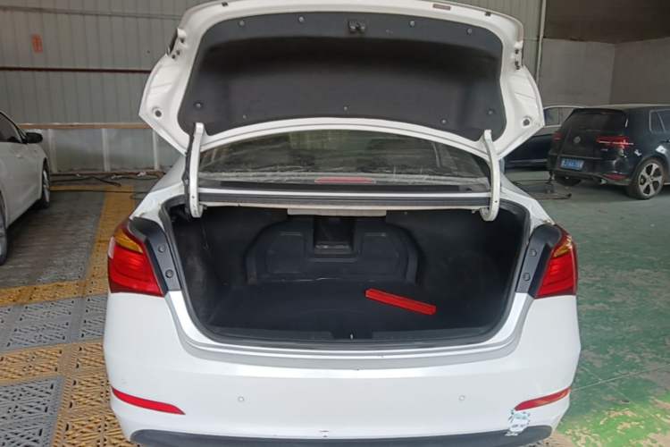 Used Hyundai Mistra 2014 1.8L Automatic Smart GLS Trunk