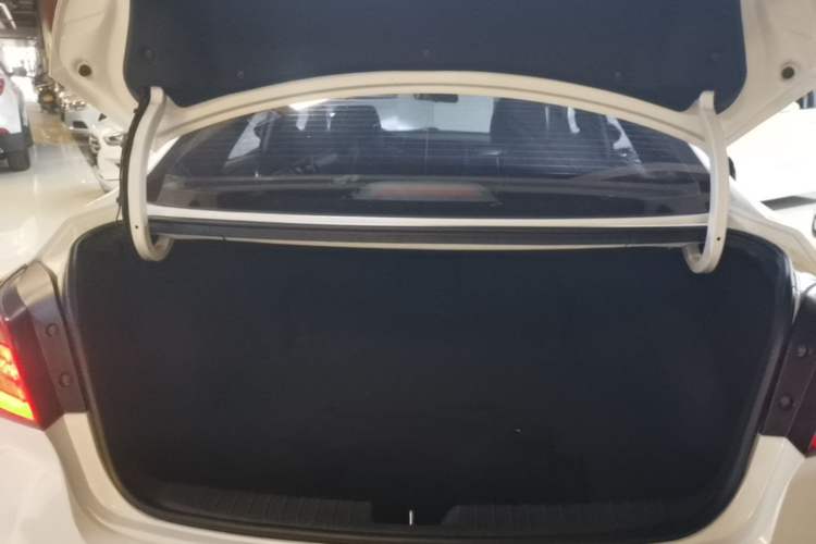 Used Hyundai Mistra 2014 1.8L Automatic Deluxe DLX Model Trunk