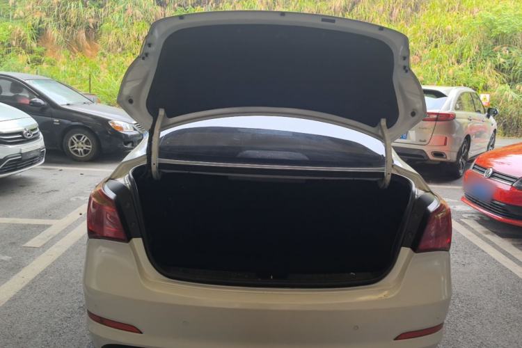 Used Hyundai Mistra 2014 1.8L Automatic Smart GLS Trunk