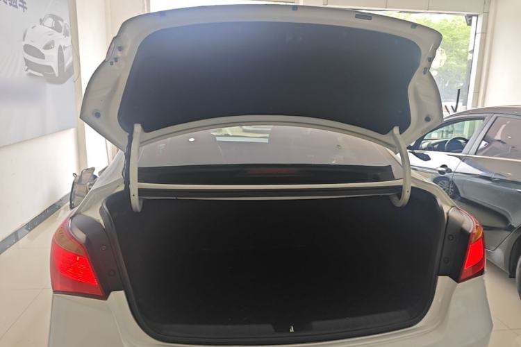 Used Hyundai Mistra 2014 1.8L Automatic Smart GLS Trunk