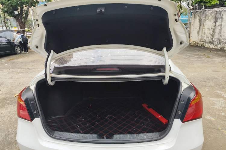 Used Hyundai Mistra 2014 1.8L Automatic Smart GLS Trunk